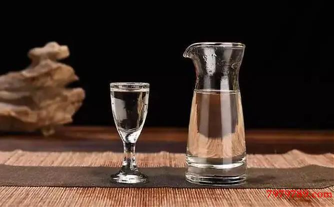 --精品白酒是不是很便宜？哪些精品白酒不容易被