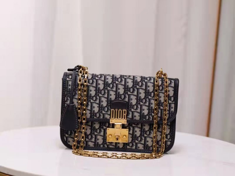 --歐洲渠道貨奢侈品 中古渠道貨的意思 渠道貨的貨源 渠道貨的包包是zp還是 穩(wěn)定的一手貨源 找到一手貨源 找到源頭