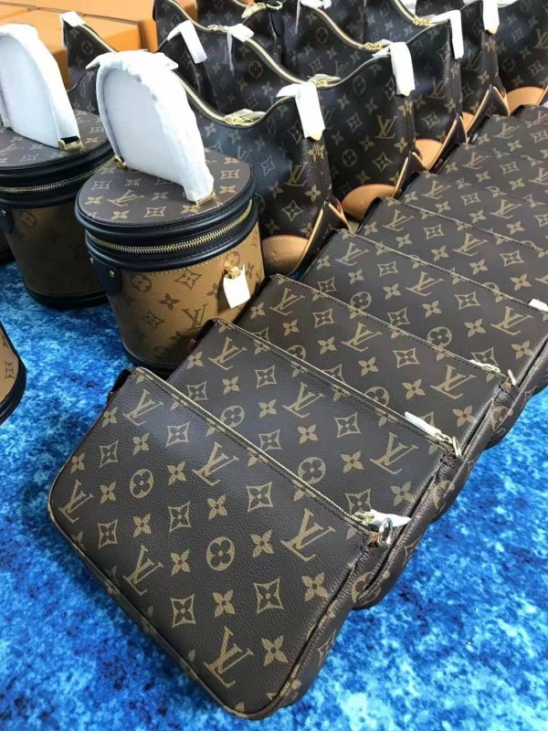 --奢侈品包包源頭批發(fā)拿貨渠道 原廠包包一手渠道貨貨源奢侈品鉆柜貨源微商貨源網(wǎng)奢侈品廠家一手貨源微商渠道貨代理直播貨源一件代發(fā)
