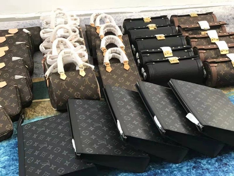 --微信賣(mài)奢侈品包包渠道貨zp奢侈品代理一手貨源批發(fā)包包的進(jìn)貨渠道找到源頭廠家奢侈品進(jìn)貨原廠奢侈品包包頂級(jí)原廠奢侈品渠道貨包包 奢侈品源頭一手貨源