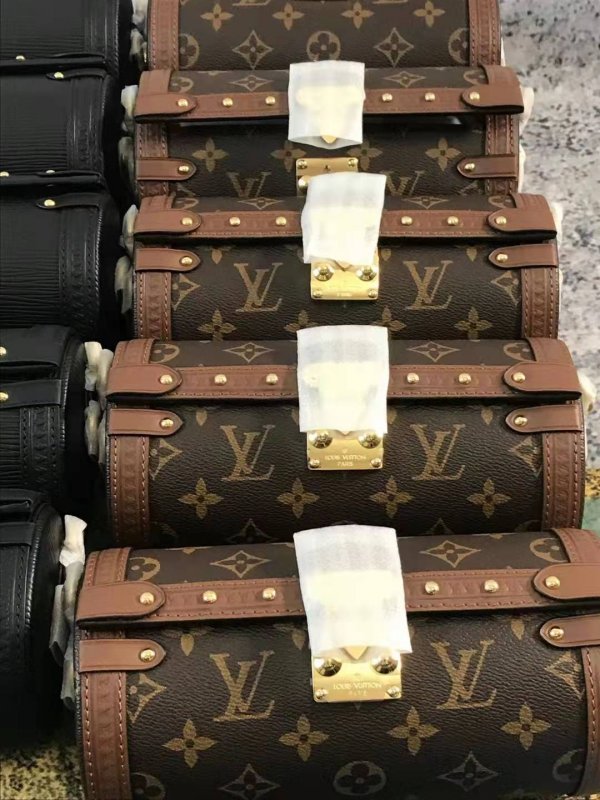 -- 渠道貨的區(qū)別 賣(mài)奢侈品包包的微商一手貨源批發(fā)進(jìn)貨拿貨渠道原廠奢侈品渠道貨包包奢侈品在哪里進(jìn)貨東莞一手渠道貨獨(dú)家奢侈品包包渠道貨