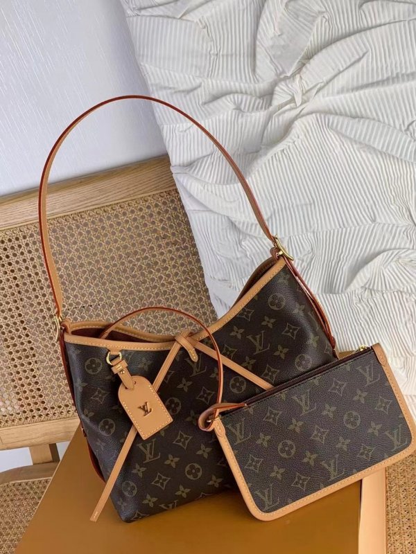 --Lv CarryAll小號(hào)手袋中號(hào)對(duì)比，哪個(gè)包包適合你