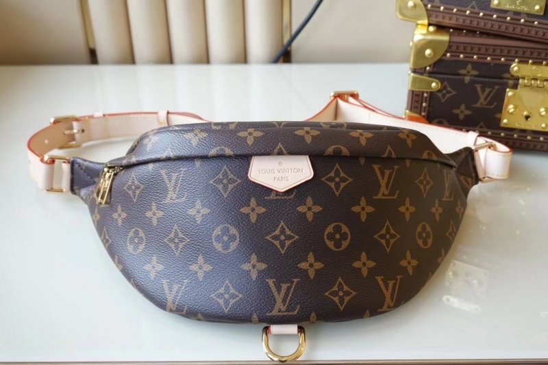 --LV Bumbag腰包原廠皮女士腰包，多種時尚背法