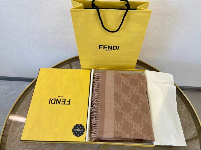 --Fendi圍巾經(jīng)典披肩代購(gòu)級(jí)別，大牌圍巾精致工藝