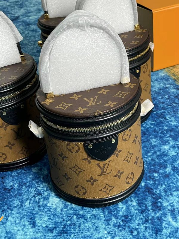 --奢侈品從業(yè)二十年微商貨源網(wǎng)實(shí)體店批發(fā)源頭 奢侈品廠家一手貨源一手源頭代工廠貨源源頭廠家奢侈品廠家源頭貨