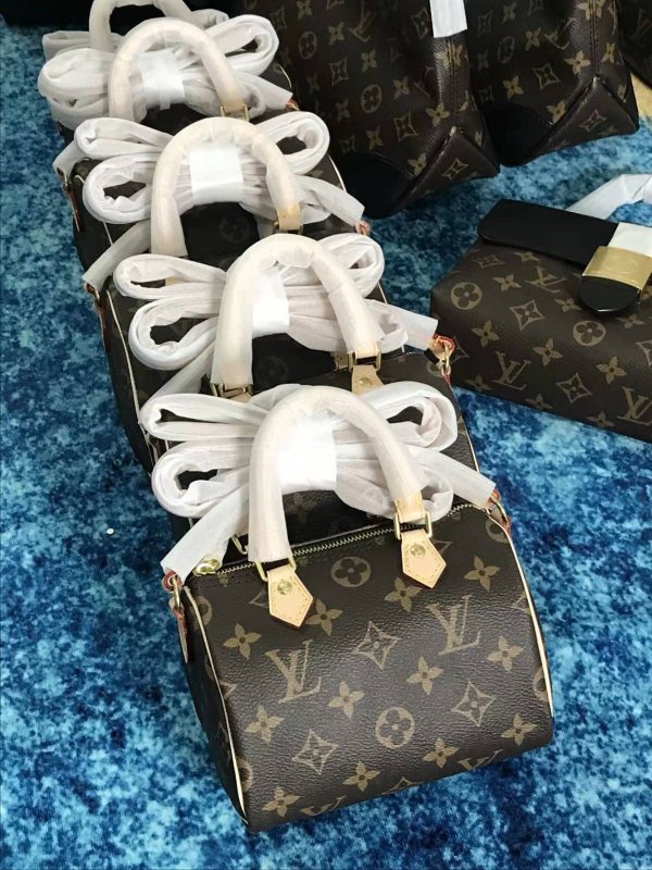 --東莞奢侈品貨源包包 鉆柜的包包 微商渠道貨代理 頂級(jí)原廠奢侈品東莞奢侈品包包批發(fā)奢侈品電商貨源進(jìn)貨渠道 渠道貨zp